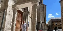 L’opera nel mirino: "Segni massonici". I frati fanno rimuovere la scultura in piazza