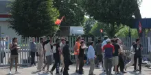 Reazioni roventi. Gruppo8: "Protesta incivile". Il Sap: "Ora l’arresto differito". Cgil, Cisl e Uil: "Si dialoghi"