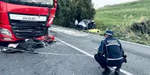Auto contro tir. Lutto e fiaccolata per Tugnoli