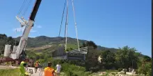 Messa in posa del nuovo ponte a Isola