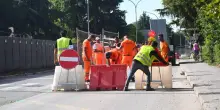 Rabbia e caos in via di Corticella a Bologna per il maxi cantiere del tram