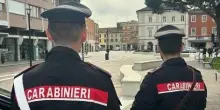 In scooter senza assicurazione. Fermato, morde i militari: arrestato