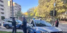 Lotta allo spaccio in centro. Lancia la droga e scappa, in tasca mezzo chilo di ’erba’