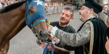 Fermo torna al Medioevo per il palio. Oggi la Cavalcata dell’Assunta