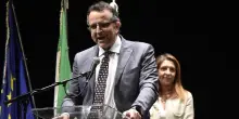 Il Comune difende il logo. Caldarelli: "Idea geniale". Operazione da 30mila euro
