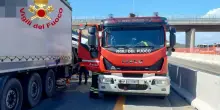 Incidente oggi, pulmino con disabili esce di strada: diversi feriti