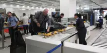 Quando cambiano le regole sui liquidi nei bagagli a mano all’aeroporto di Bologna
