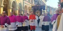 Discesa Madonna di San Luca 2025, folla di fedeli in processione