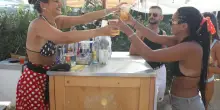 Ferragosto in riviera. Rustida, musica e gavettoni: il sole è tornato a splendere