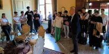 Studenti a lezione di educazione civica in prefettura