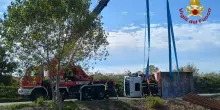 Camion si ribalta, via dell’Aeroporto bloccata