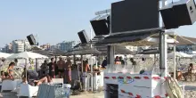 Sequestri e multe ai chiringuito. Gli operatori: "Subito regole chiare o rischiano di saltare tanti eventi"