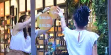 Saldi 2025 a Bologna: tutti a caccia di sconti. Com’è andata la prima giornata