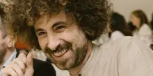 ‘Una torre di libri’. Gio Evan primo ospite