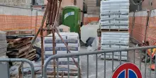 Cantieri infiniti e incubo sosta. Così sono spariti 150 parcheggi. Odissea per i residenti del centro