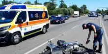 Travolto in scooter da un’auto: rischia l’amputazione del braccio