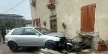 "Auto contro una casa, ora basta. Sulla Sp4 servono velox e cartelli"