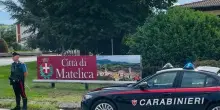 In auto cosmetici rubati. Denunciato un 37enne