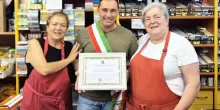 Morìa di negozi nell’entroterra?: "Noi resistiamo da quarant’anni"