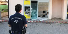 Paura a Lugo: la banda fa esplodere il postamat e scappa