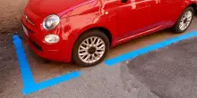 Strisce blu disegnate male, spuntano altri casi in città