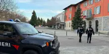 Colpisce la ex con una bottigliata alla testa dopo un raptus di gelosia