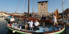 Successo per lo sbarco degli autori a Cervia, per la prima al tramonto: i protagonisti