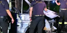 Fiamme in San Donato. Camper abusivo esplode e va a fuoco. Paura nel cortile Acer