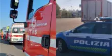 “Alessandro si è lanciato dall’auto”. Si cercano testimoni dell’incidente in A1, caccia al tir ‘pirata’