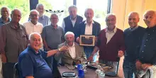 Si ritrovano a 65 anni dal diploma. Con loro, il centenario prof Sicuri