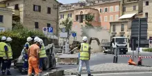 Lavori in piazza Nazario Sauro. Si rompe una tubatura del gas. Strade chiuse e palazzi evacuati