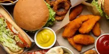 Pasti veloci ed effetti sulla salute. Sono in aumento i giovani obesi