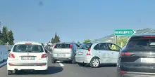 Pomeriggio di caos in superstrada. Maxi tamponamento, poi l’inferno