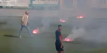 Pareggio senza reti, fumogeni e proteste