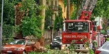 Pioggia e veicoli distrutti. Nubifragio, 15 interventi