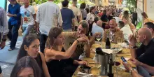 Oltre 50mila brindano con ’Calici’: "Tanti turisti stranieri alla festa"