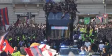 Tifoso rapinato e aggredito. Strappa due collanine alla parata, la polizia arresta un 26enne