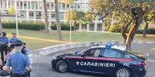 Controlli alla stazione. Preso con un coltello
