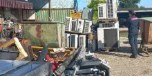 Scoperta discarica abusiva in una casa: proprietario nei guai