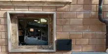I ladri fanno saltare il bancomat in centro