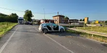 Si schianta con l’auto all'alba per un colpo di sonno: 21enne gravissimo, illeso l’amico