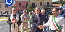 Oltre un milione di opere: rotatoria e marciapiede