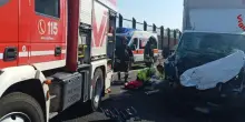 Incidente oggi in autostrada, tre feriti: A14 chiusa per l’atterraggio dell’eliambulanza