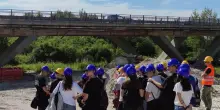 Studenti in visita al cantiere del nuovo ponte di Piediripa