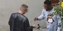 Bolognina in ostaggio. Spaccio e risse tra pusher: "Coinvolti anche i bimbi. Qui viviamo nella paura"