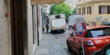 Via Carducci ai ‘privilegiati’. Tolti altri quattro posti