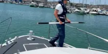 Imbarcazione si ribalta al largo di Civitanova, pescatori soccorsi dalla Capitaneria