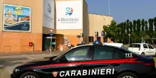 Si finge sordomuto per chiedere offerte