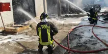 Inferno di fuoco all’Adriatica Bitumi di Colli. Cardilli sbotta: "Non deve stare tra le case"
