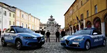Ubriaco aggredisce due poliziotti: "Datemi una sigaretta o vi ammazzo"
